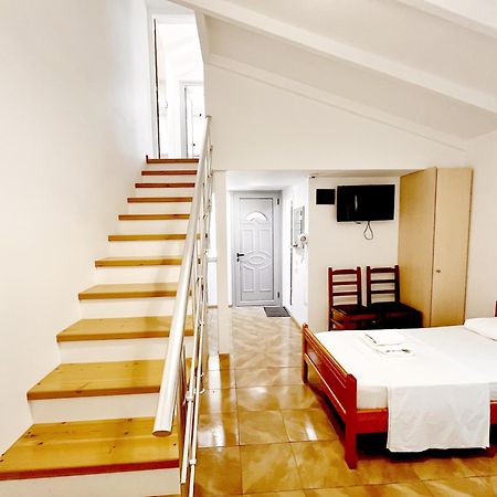 Garden Rooms Himare Esterno foto
