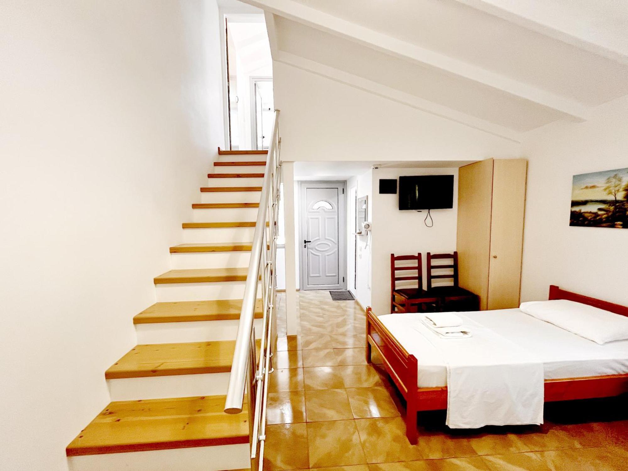 Garden Rooms Himare Esterno foto