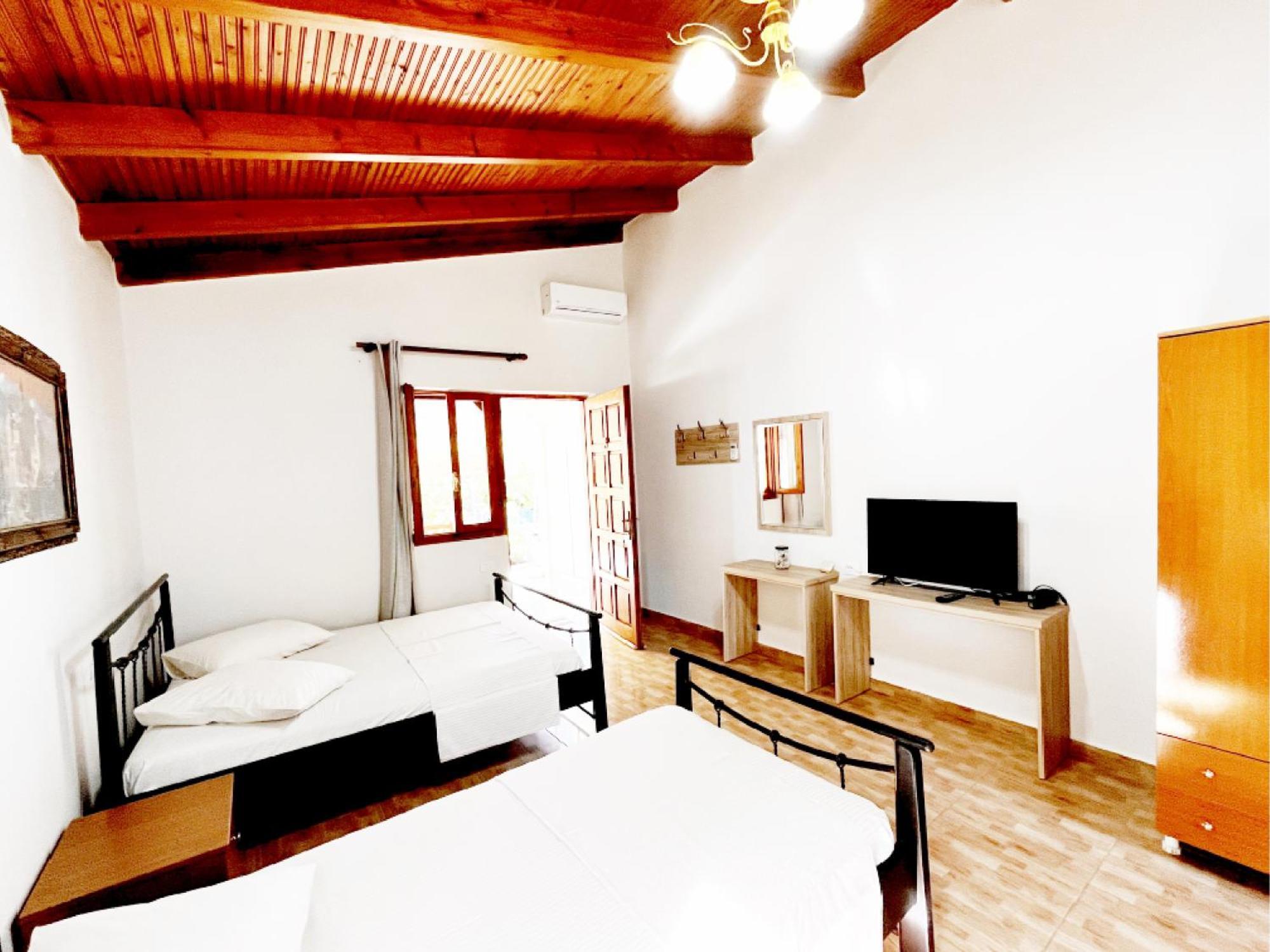 Garden Rooms Himare Esterno foto