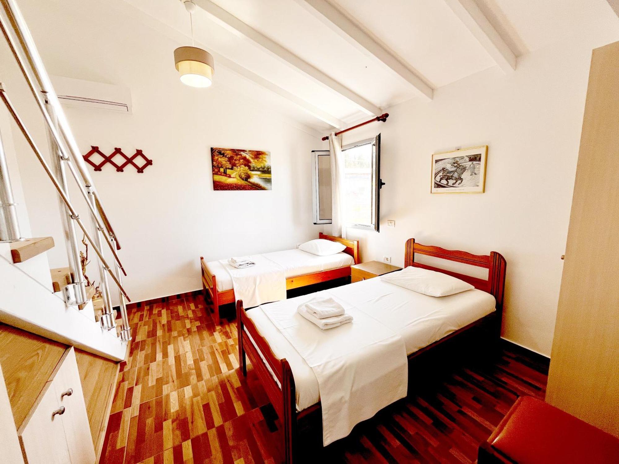 Garden Rooms Himare Esterno foto