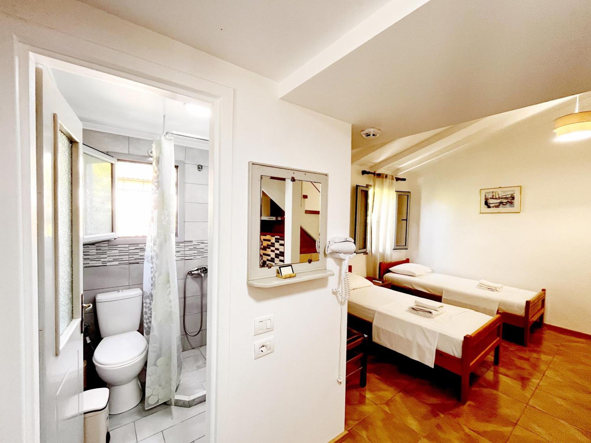 Garden Rooms Himare Esterno foto