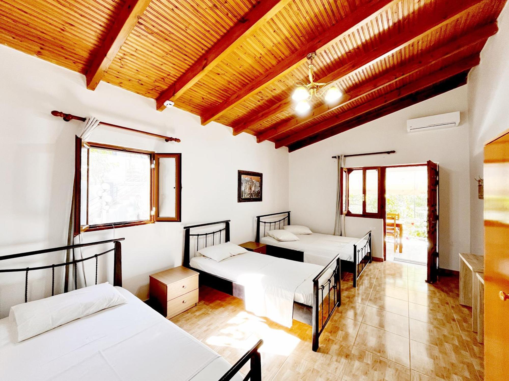 Garden Rooms Himare Esterno foto