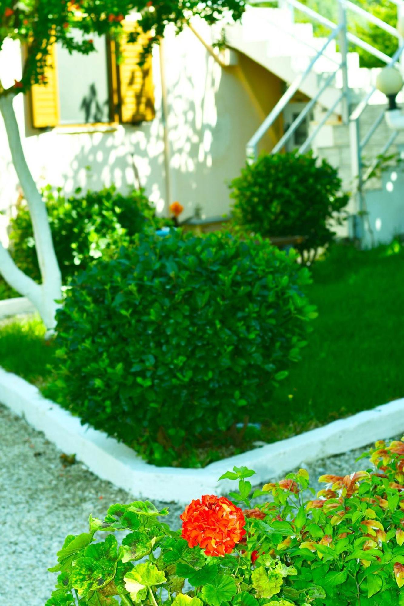 Garden Rooms Himare Esterno foto