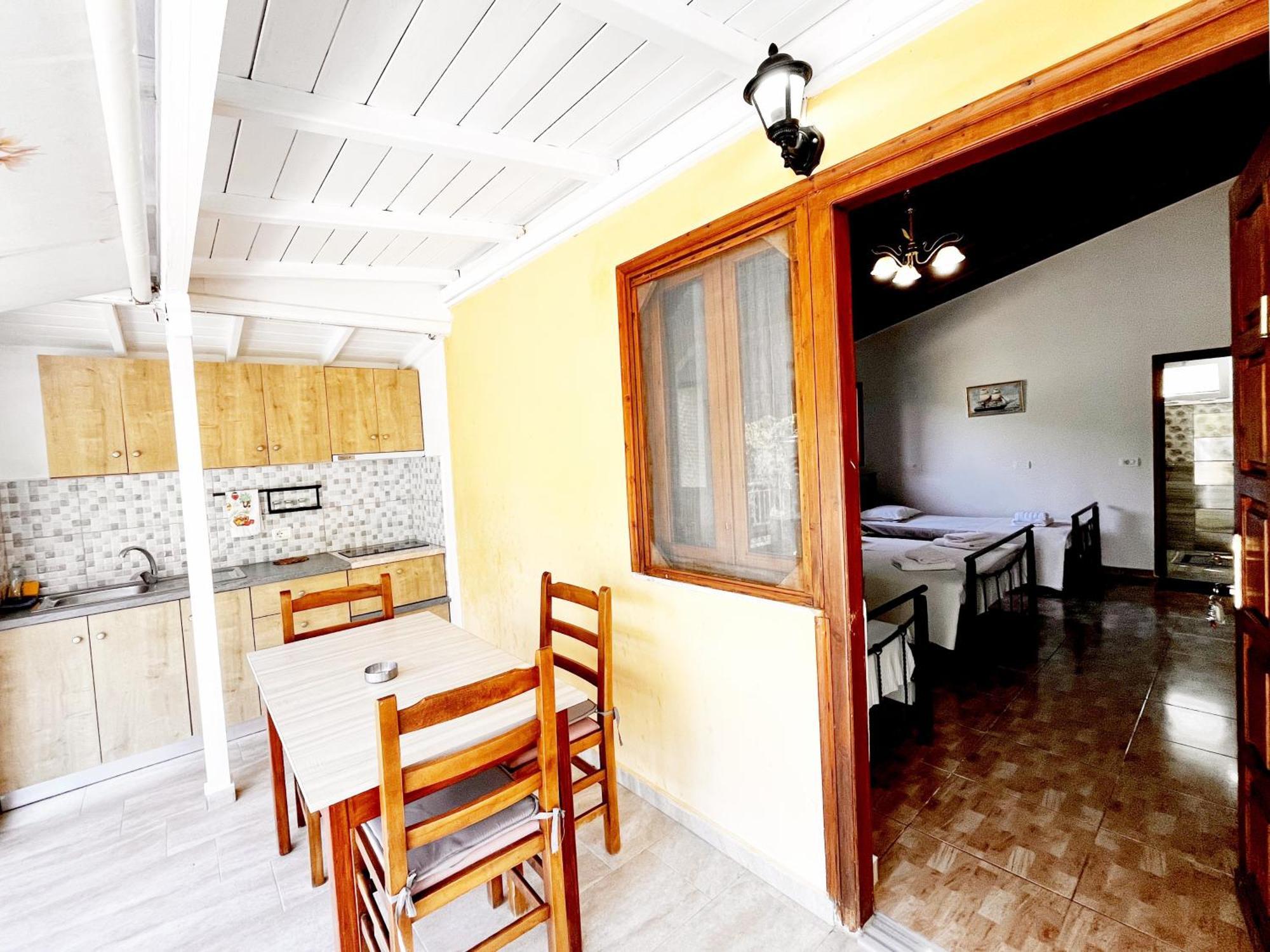 Garden Rooms Himare Esterno foto