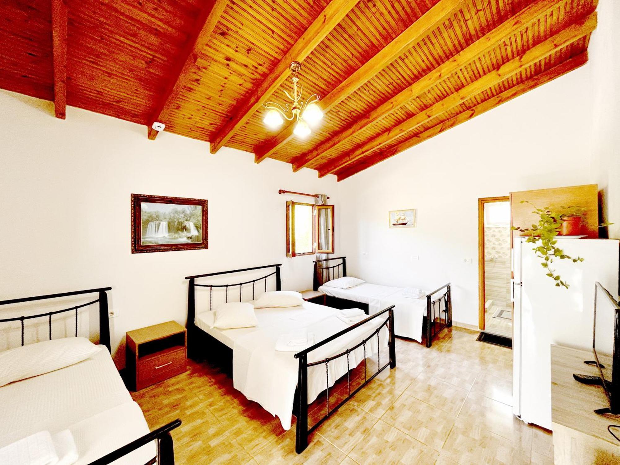 Garden Rooms Himare Esterno foto