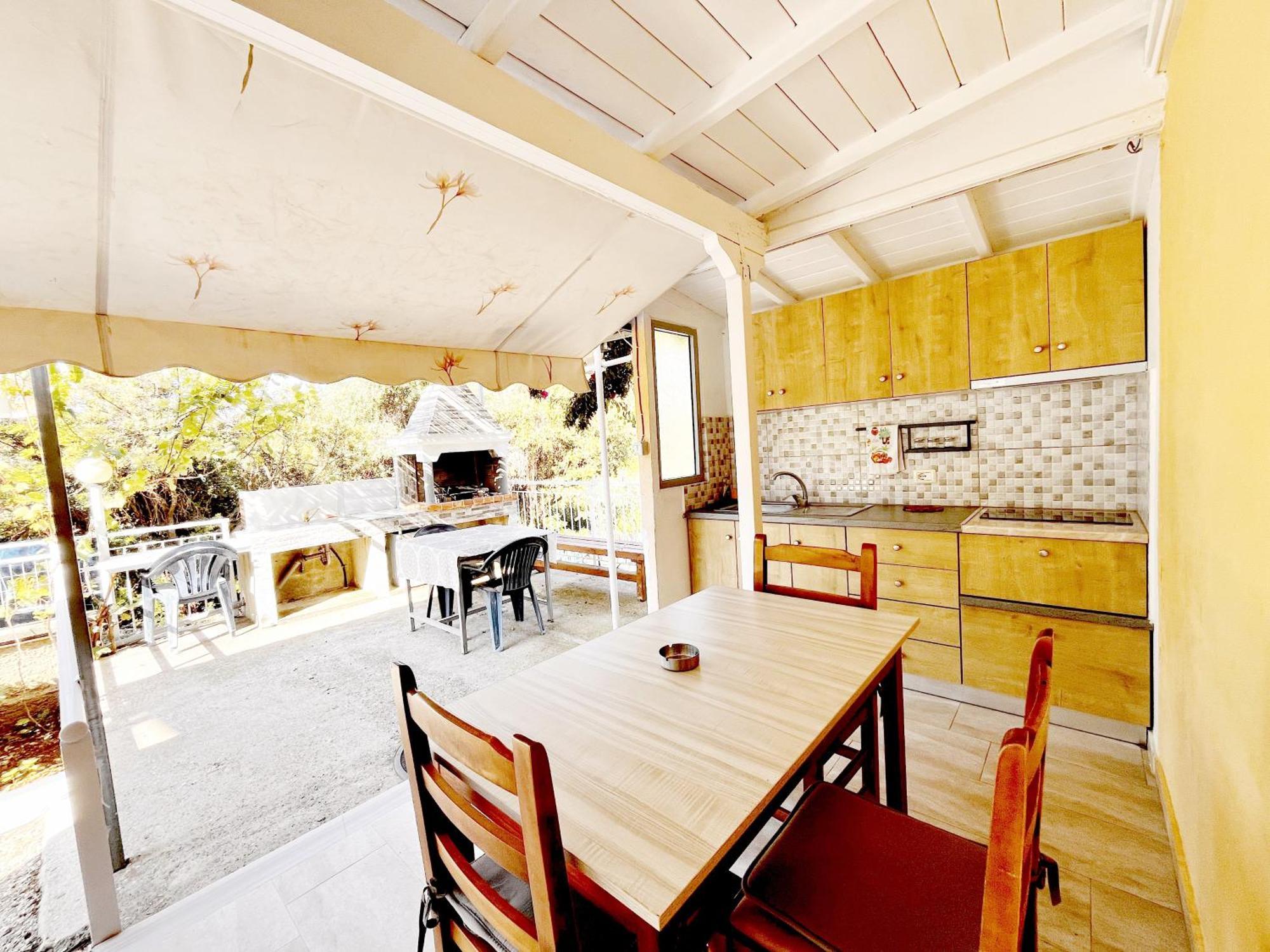Garden Rooms Himare Esterno foto