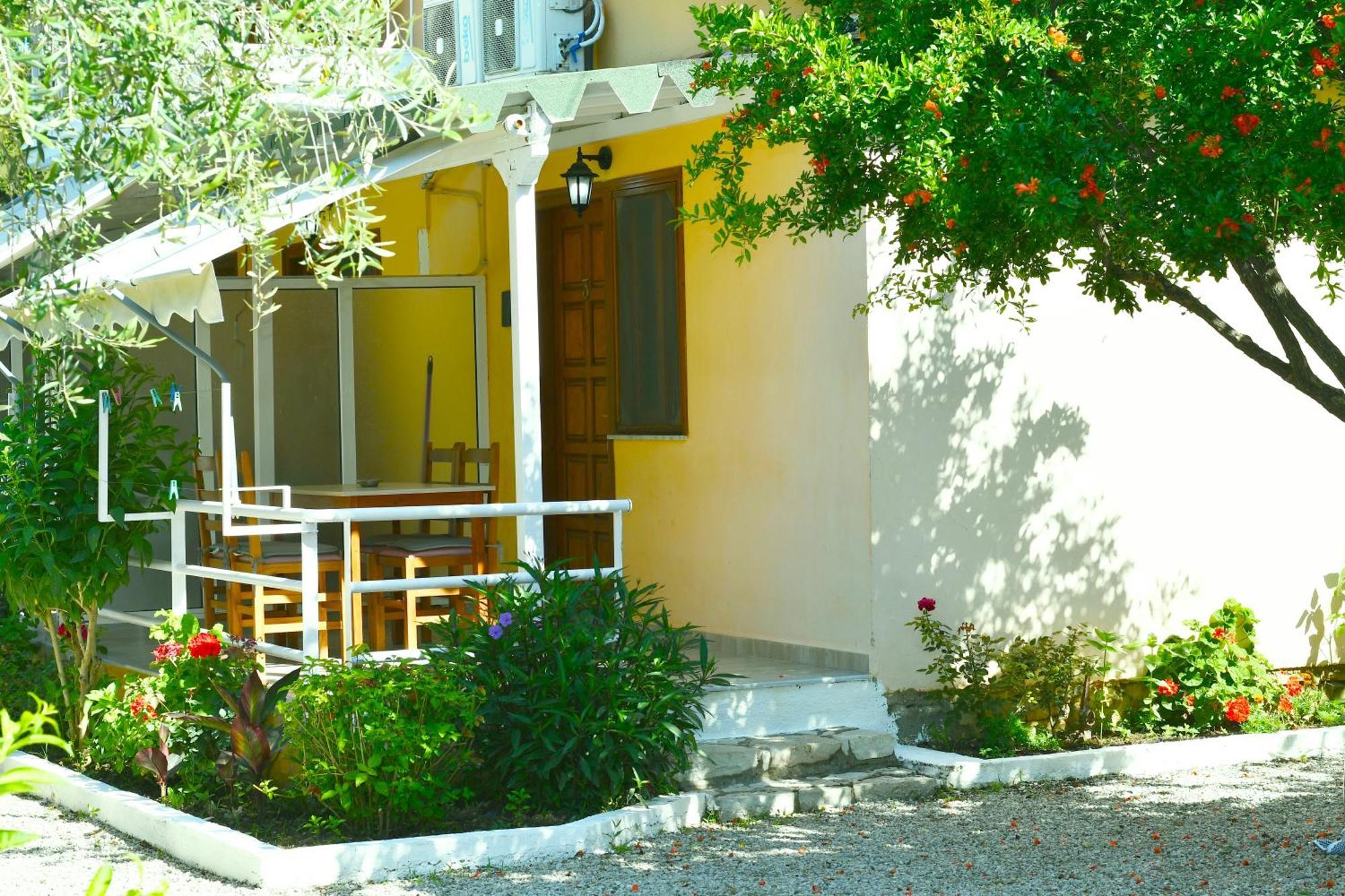Garden Rooms Himare Esterno foto