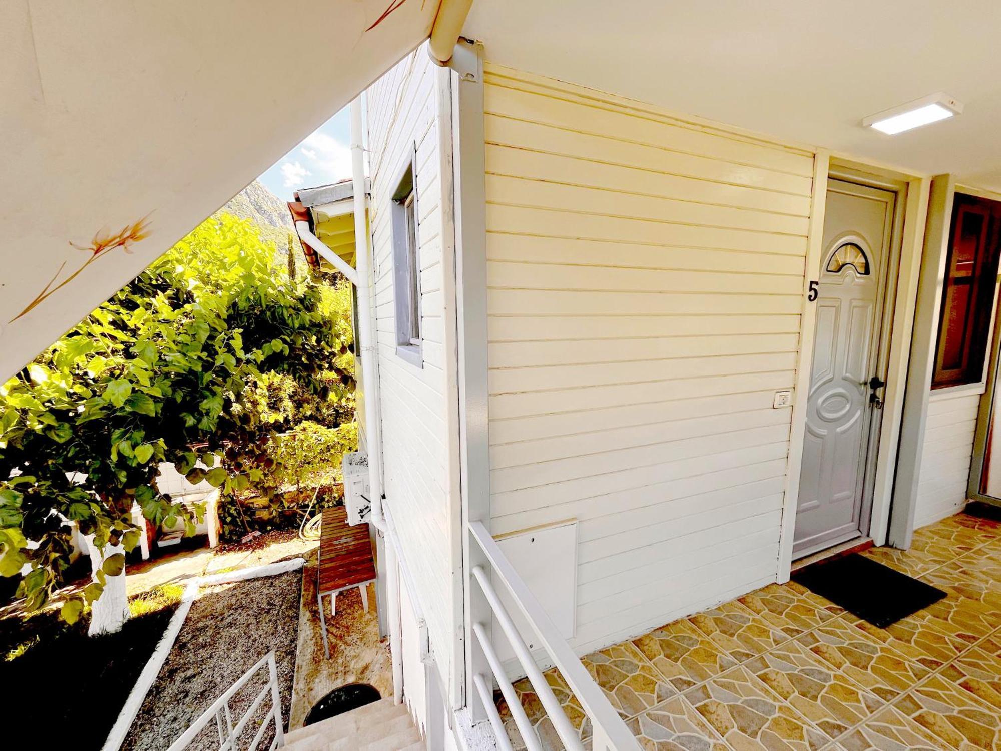 Garden Rooms Himare Esterno foto