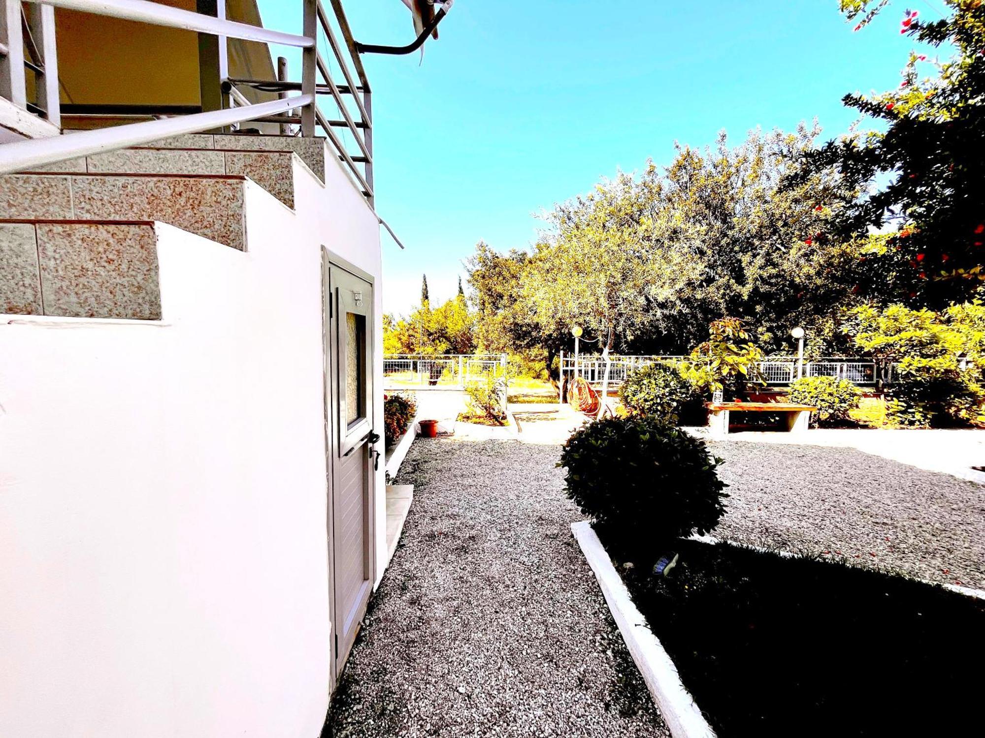 Garden Rooms Himare Esterno foto