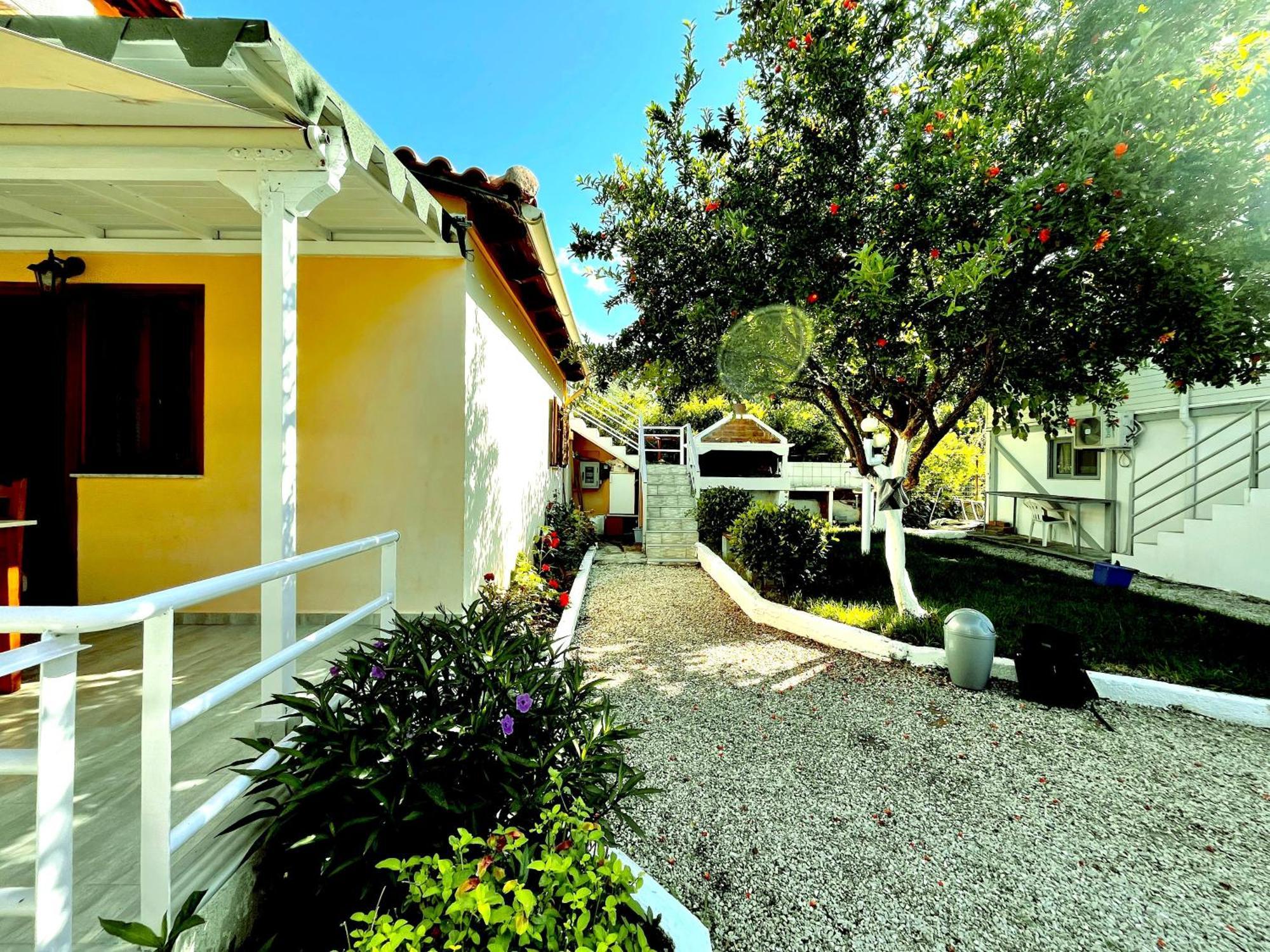 Garden Rooms Himare Esterno foto