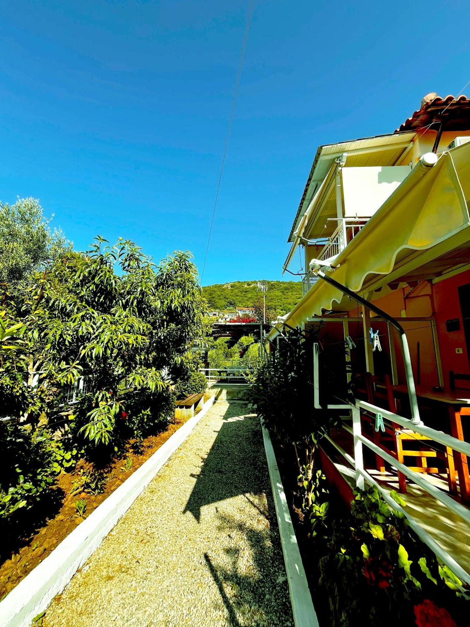 Garden Rooms Himare Esterno foto