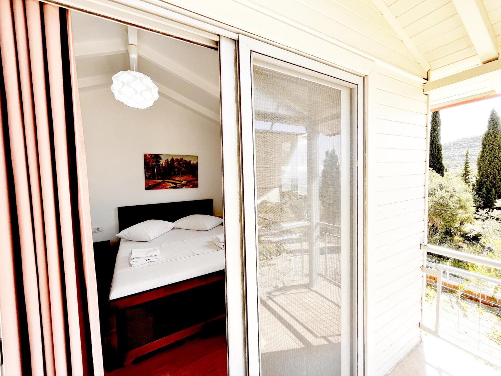 Garden Rooms Himare Esterno foto