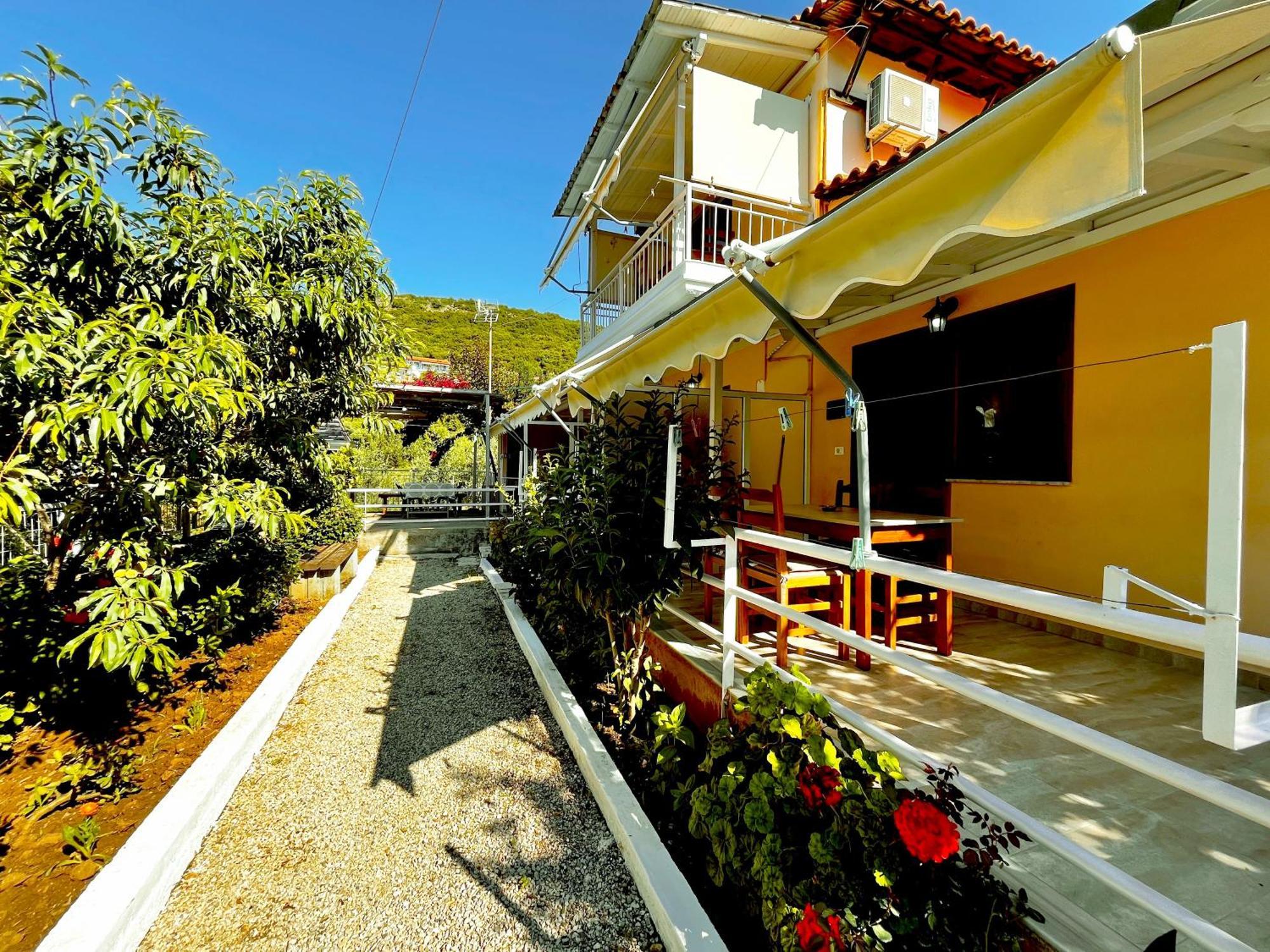 Garden Rooms Himare Esterno foto