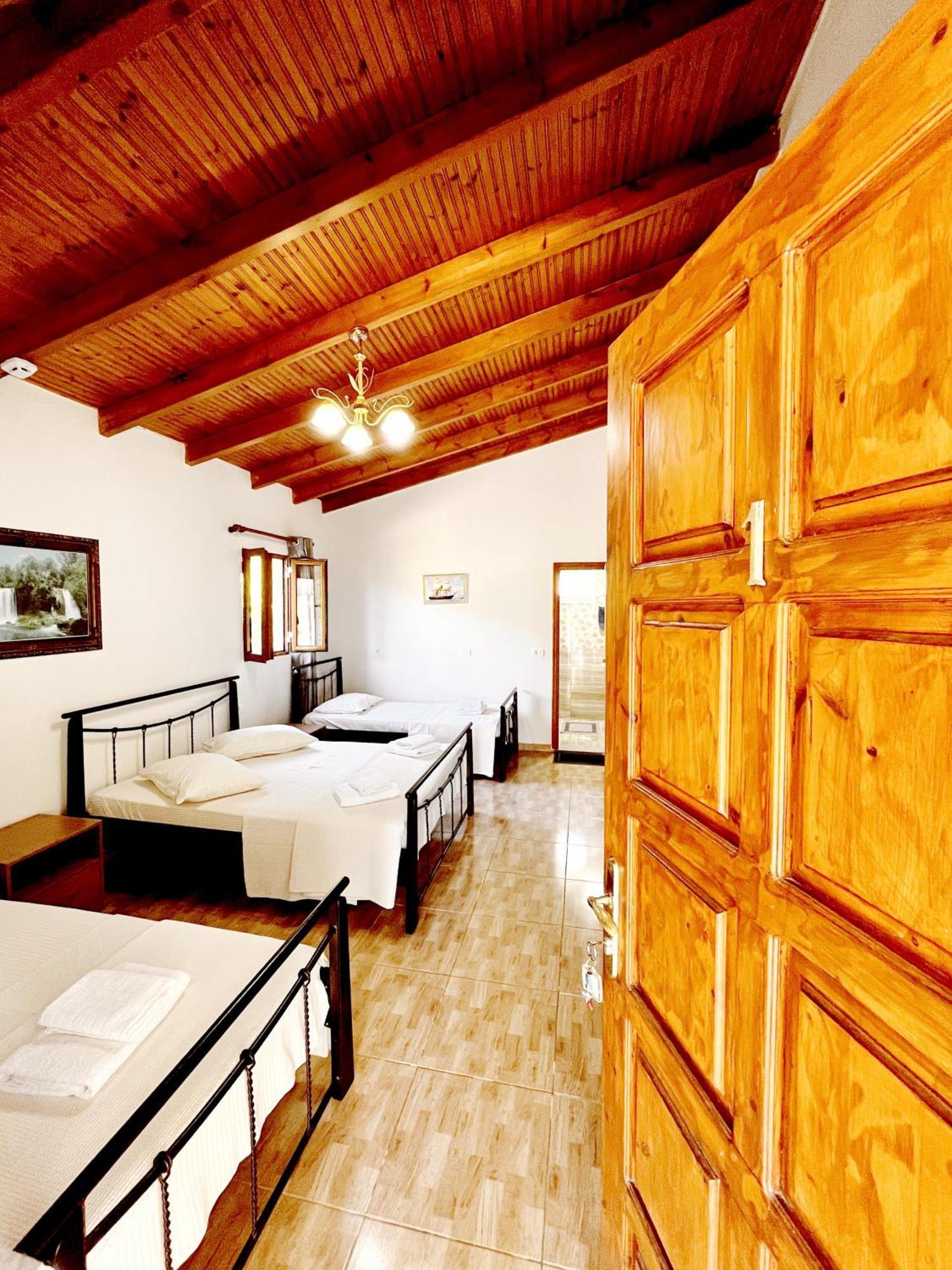Garden Rooms Himare Esterno foto