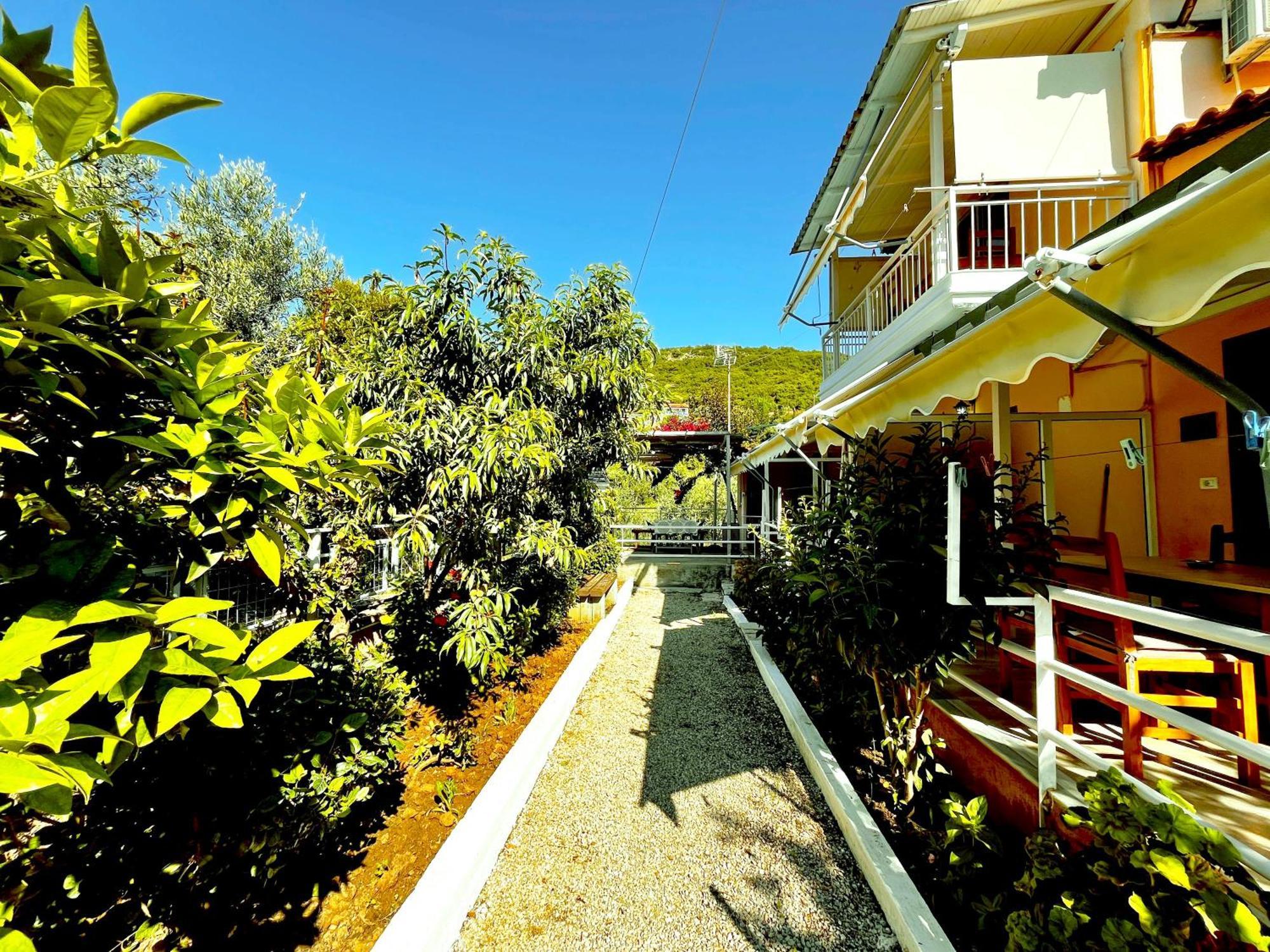 Garden Rooms Himare Esterno foto