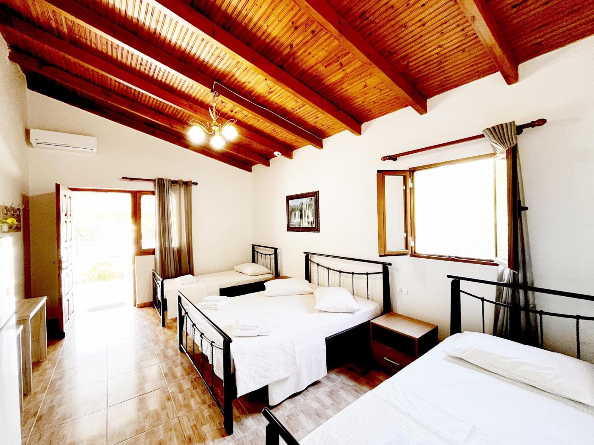 Garden Rooms Himare Esterno foto