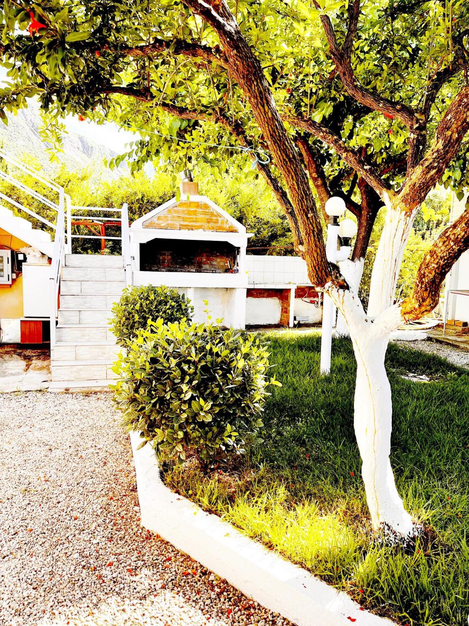 Garden Rooms Himare Esterno foto