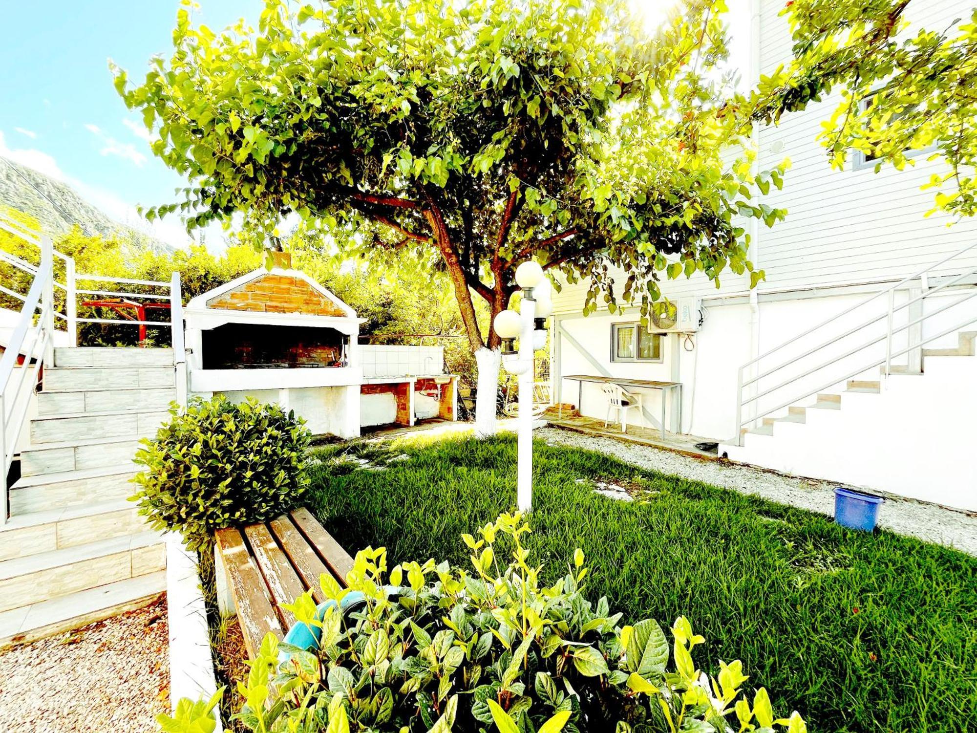 Garden Rooms Himare Esterno foto