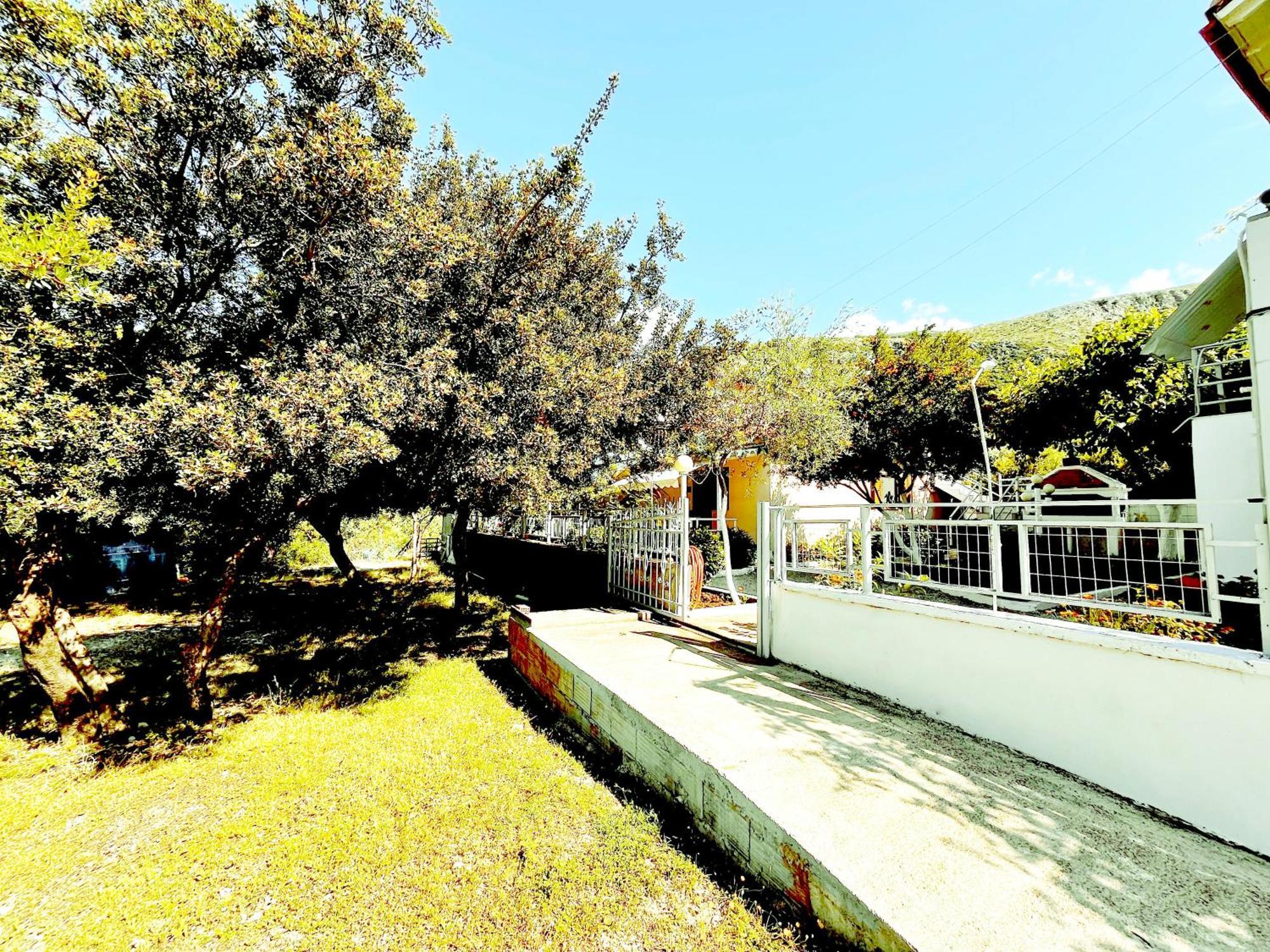 Garden Rooms Himare Esterno foto