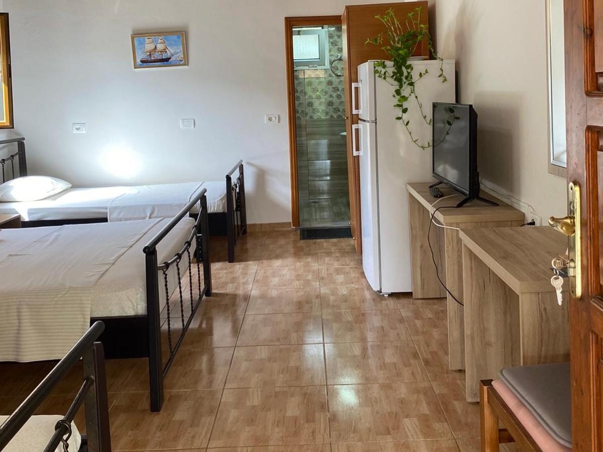 Garden Rooms Himare Esterno foto
