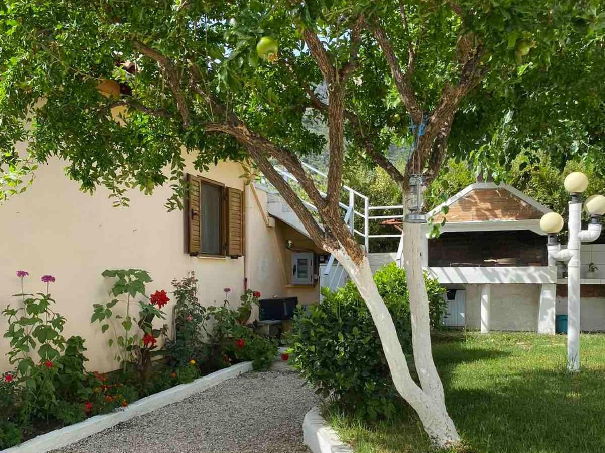 Garden Rooms Himare Esterno foto