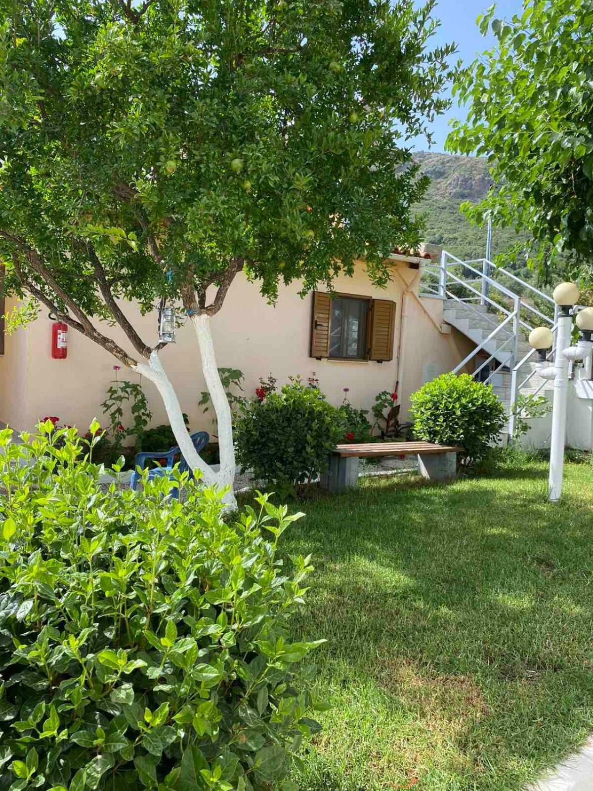 Garden Rooms Himare Esterno foto