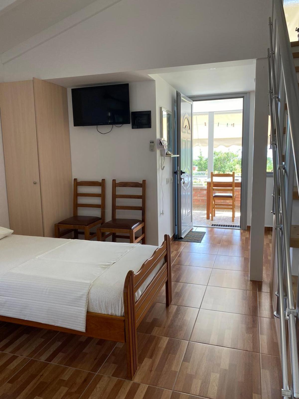 Garden Rooms Himare Esterno foto